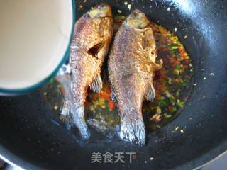 [湘菜]-湘江鲫鱼的做法步骤：5