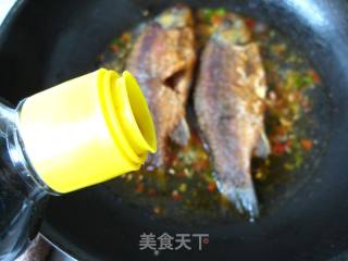 [湘菜]-湘江鲫鱼的做法步骤：6