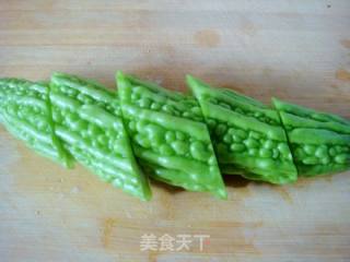 【湘菜】--煎焖苦瓜的做法步骤：2