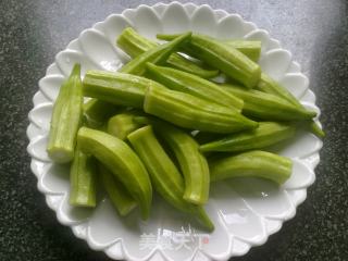 【酸辣秋葵（洋茄）】的做法步骤：2
