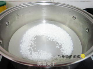 皮蛋瘦肉粥的做法步骤：1
