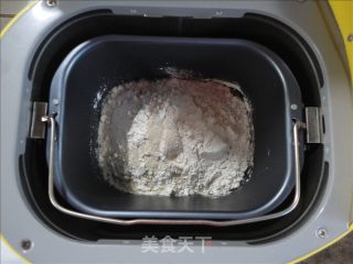 火腿面包的做法步骤：1