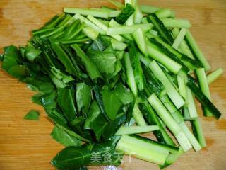 【夏季小凉菜】蒲公英拌黄瓜的做法步骤：4