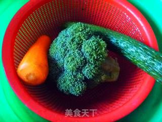 【粤菜】翡翠虾球的做法步骤：2