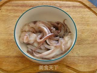 韭香鱿鱼蒸饺的做法步骤：1