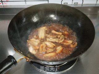 五花肉烧土豆芸豆的做法步骤：6
