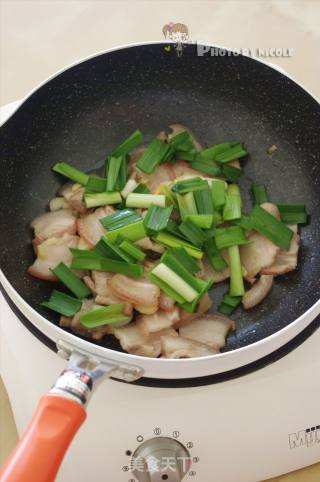 湘菜馆里点击率最高的一道菜 —— 超级下饭的农家小炒肉的做法步骤：4