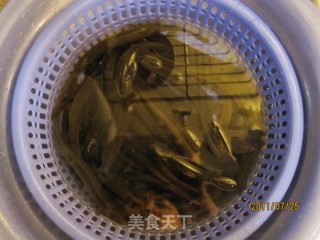 香煎泥鳅的做法步骤：2