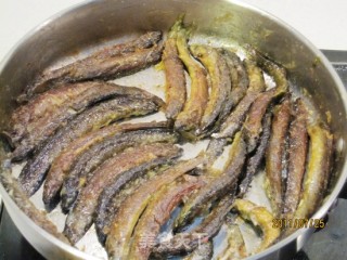 香煎泥鳅的做法步骤：6