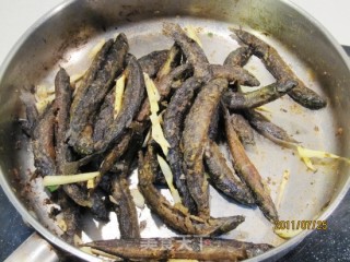 香煎泥鳅的做法步骤：7