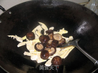 【湘菜】油焖双冬的做法步骤：5