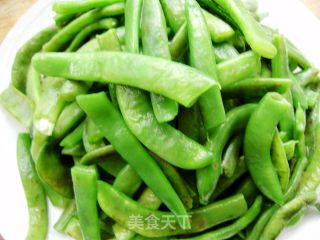 家常菜----香葱豆角的做法步骤：2