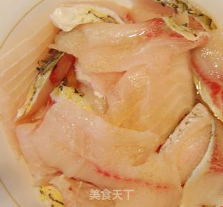 夏季里的开胃菜菜------------油淋辣子飘香鱼的做法步骤：2