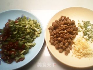 黄豆豉炒辣椒的做法步骤：1