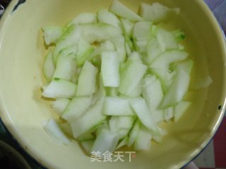 三鲜冬瓜的做法步骤：1