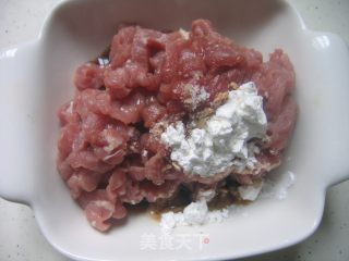 【湘菜】茭瓜牛肉丝的做法步骤：3