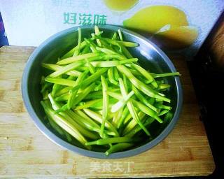 剁椒黄花菜的做法步骤：1