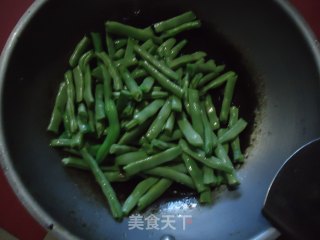 酱爆豆角的做法步骤：3