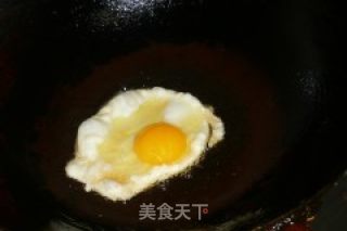 豆瓣酱蛋炒饭的做法步骤：2