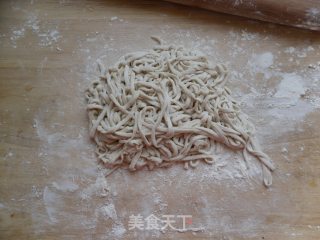 懒人做饭系列二：蛋炒面的做法步骤：1