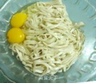巧吃剩面条——酥炸面条块儿的做法步骤：3