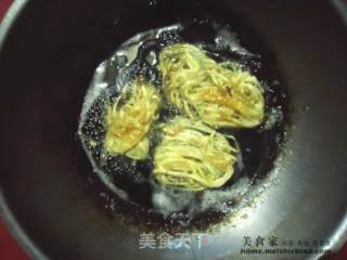 巧吃剩面条——酥炸面条块儿的做法步骤：5