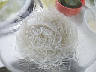 包菜炒粉丝的做法步骤：1