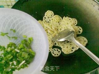 葱香莲藕片的做法步骤：6