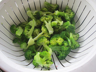 冬菇牛肉西兰花的做法步骤：1