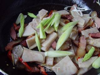 【湘菜】：腊肉炒老芋头的做法步骤：8