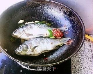 豆瓣鲫鱼的做法步骤：6