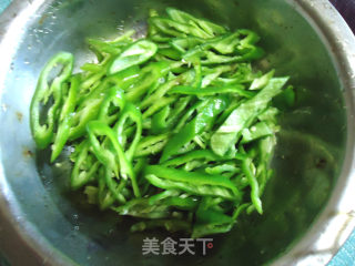 尖椒豆皮的做法步骤：1