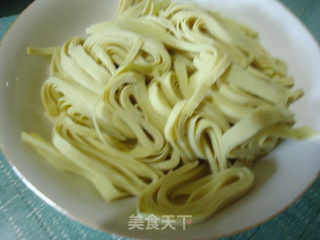 尖椒豆皮的做法步骤：2