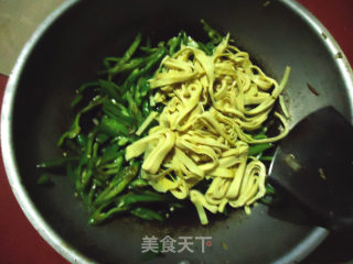 尖椒豆皮的做法步骤：4