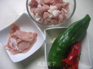 【湘菜】农家小炒肉的做法步骤：1