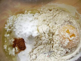 健康小吃----酥炸鱿鱼段的做法步骤：3