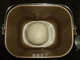 香葱肠仔包的做法步骤：2