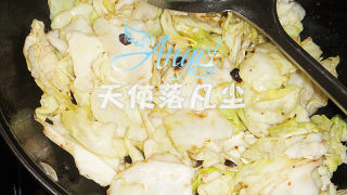 豆豉手撕包菜的做法步骤：4