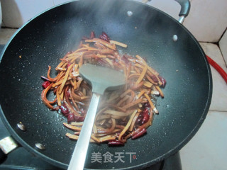 韭菜花炒香干的做法步骤：7