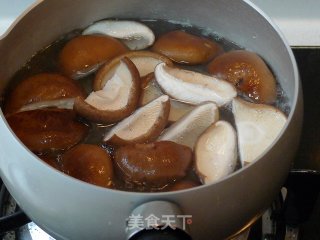 香菇鸡块的做法步骤：2