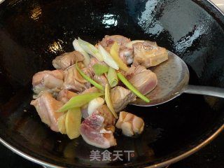 香菇鸡块的做法步骤：5