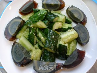 皮蛋黄瓜的做法步骤：6