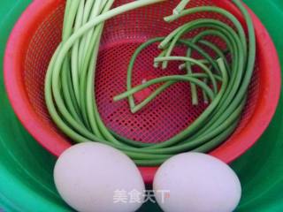 蒜薹炒鸡蛋的做法步骤：1