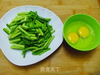 蒜薹炒鸡蛋的做法步骤：2