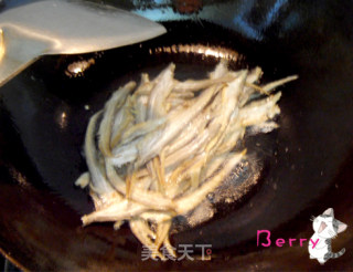 【徽菜】——————辣味小毛鱼的做法步骤：4