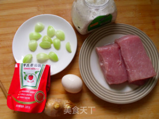 糖醋里脊的做法步骤：1