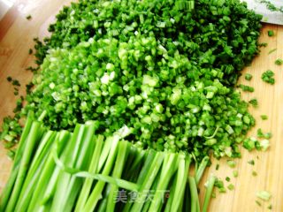 家常主食----韭菜鸡蛋包子的做法步骤：2