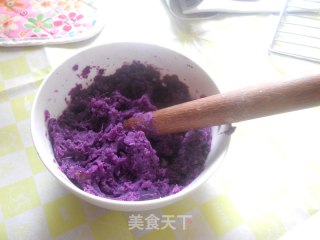 适合夏季吃的健康凉糕---紫薯豆沙糕的做法步骤：1