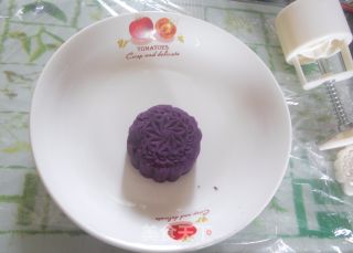 适合夏季吃的健康凉糕---紫薯豆沙糕的做法步骤：5
