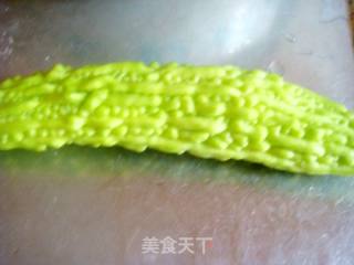 【徽菜】--鸡蛋炒苦瓜的做法步骤：1